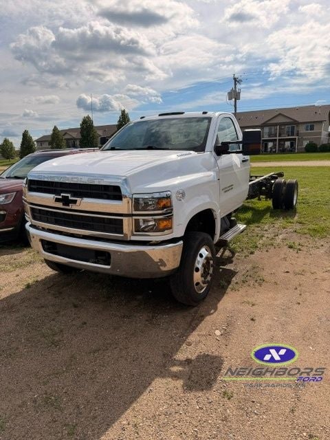 2019 Chevrolet Silverado 5500HD Work Truck in Summit White — front three-quarter view